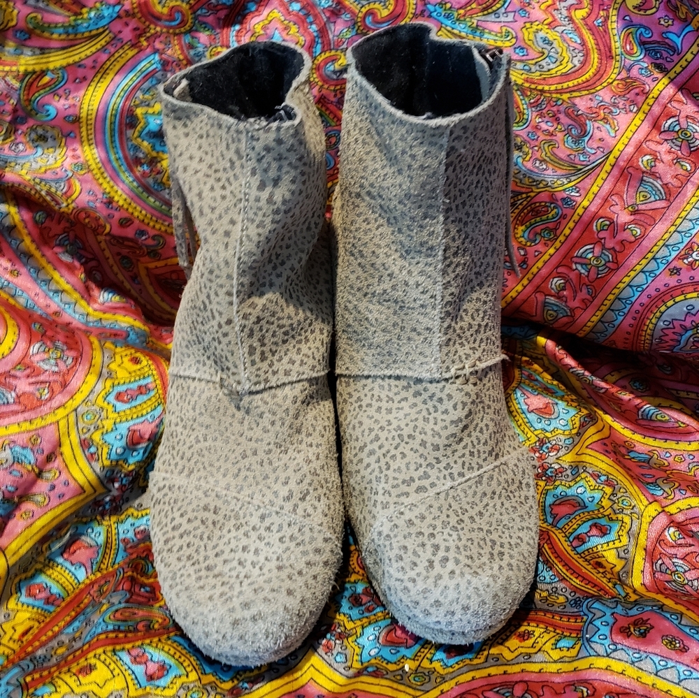 Toms Wedge Heel Booties Ankle Boots Suede Leather Leopard Print Women's Size 9